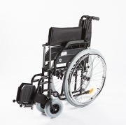 Universālie invalīdu ratiņi ar ātri fiksējamiem aizmugurējiem riteņiem